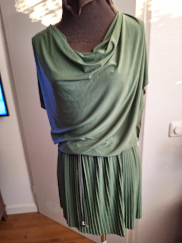 Jurk maat m 38 40 42 kreukvrij stretch  groen, Maat 38/40 (M), Ophalen of Verzenden, Zo goed als nieuw, Onder de knie