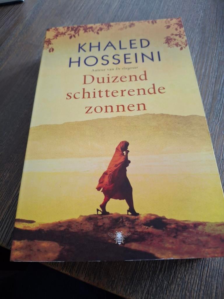 Duizend schitterende zonnen - Khaled Hosseini, Boeken, Romans, Ophalen of Verzenden, Gelezen