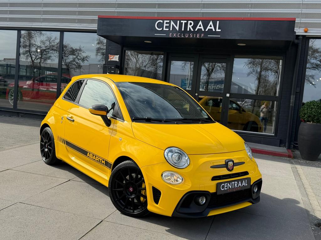 Abarth 595 500 1.4 T-Jet Abarth Competizione Sabelt|180PK|Na, Auto's, Voorwielaandrijving, Gebruikt, Zwart, 4 stoelen
