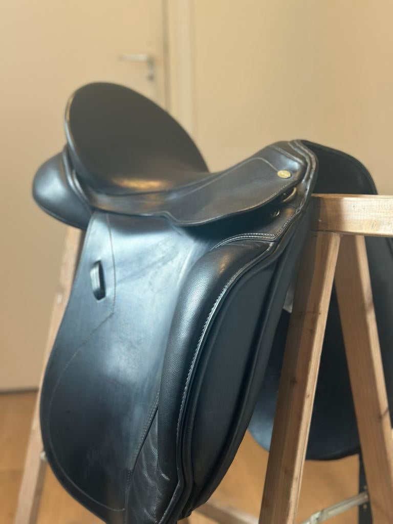 Kentaur Elektra dressuurzadel 17,5” – zeer nette staat –, Dieren en Toebehoren, Ophalen of Verzenden, Zo goed als nieuw, Dressuur