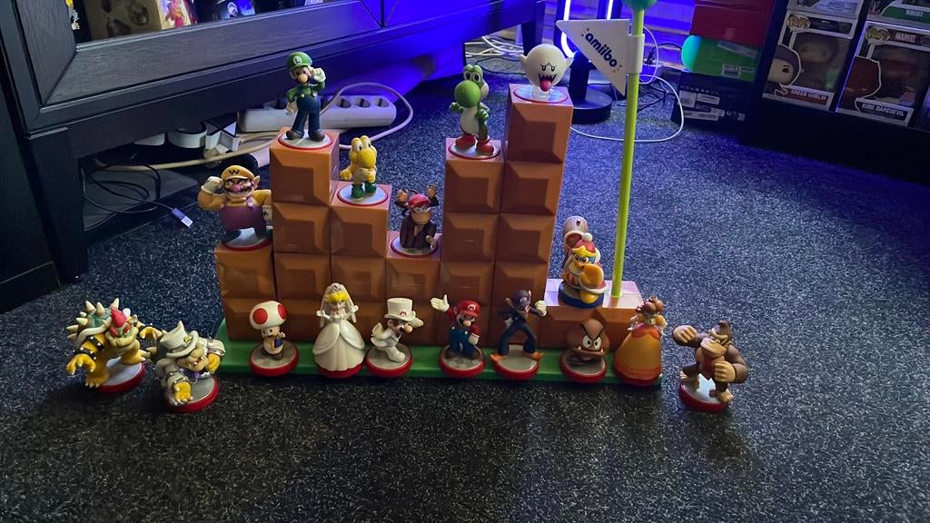 17 Amiibo's + stand, Spelcomputers en Games, Games | Overige, Zo goed als nieuw, Avontuur en Actie, 1 speler, Vanaf 7 jaar, Ophalen