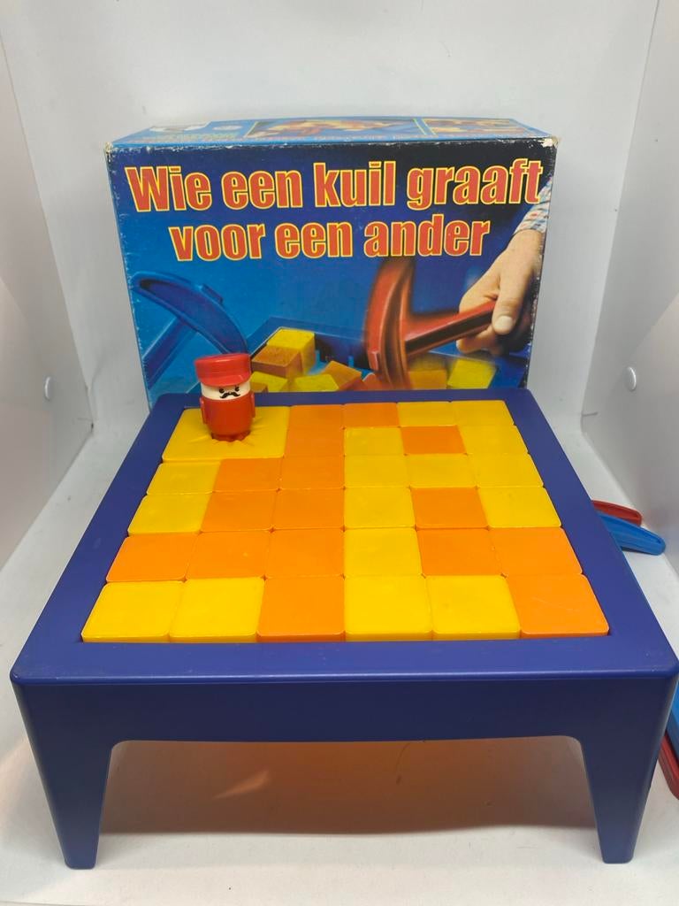 Wie een kuil graaft voor een ander - Retro bordspel, Gebruikt, Schmidt International, Een of twee spelers, Ophalen of Verzenden