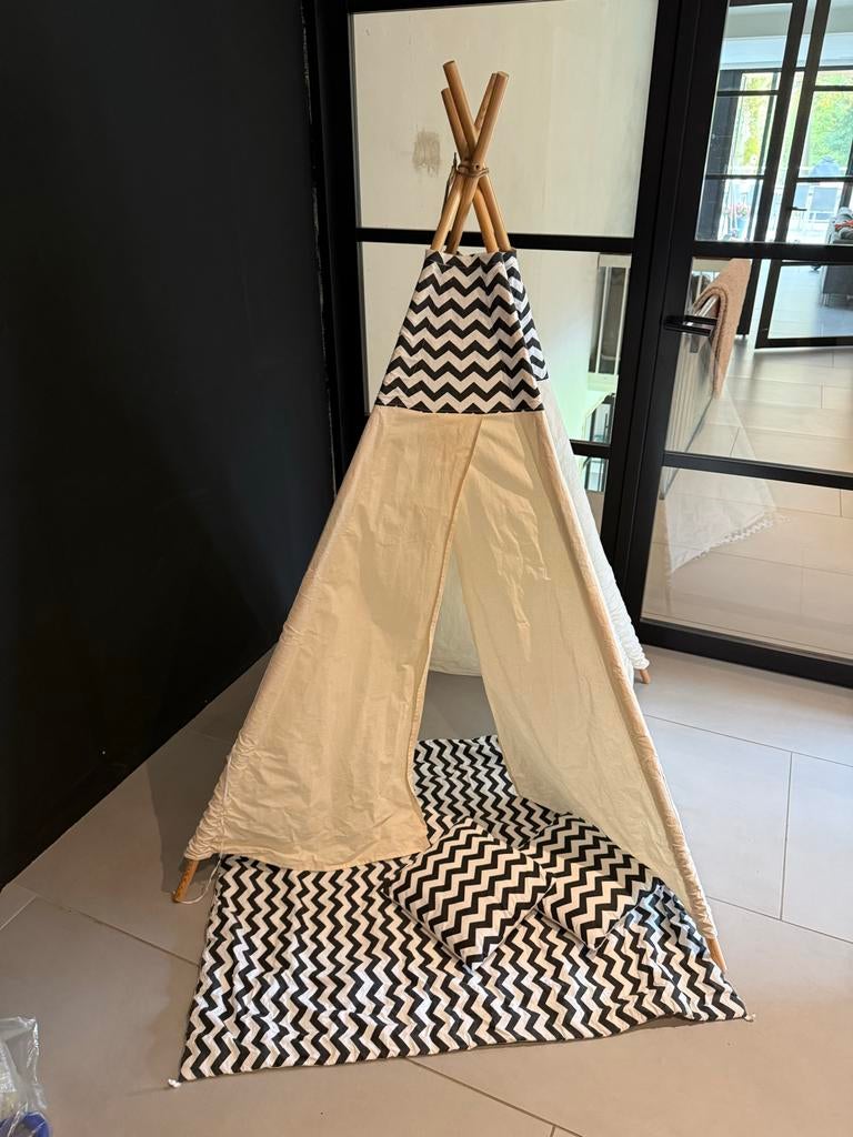 Leuke speel tipi tent met matje voor kinderen, Ophalen, Gebruikt