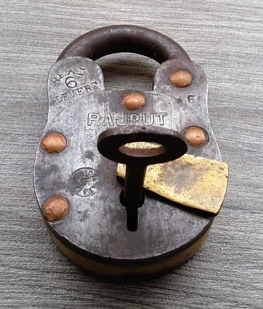 Omstreeks 1920 - 1940 GROOT ZWAAR Hangslot Hang Slot Sleutel, Antiek en Kunst, Ophalen of Verzenden