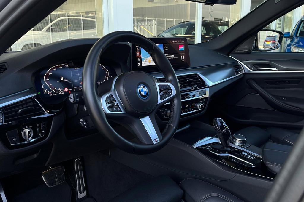 BMW 5-serie 530e xDrive Business Edition Plus | PANO | 360 C, Auto's, BMW, 1998 cc, Gebruikt, 4 cilinders, 2000 kg