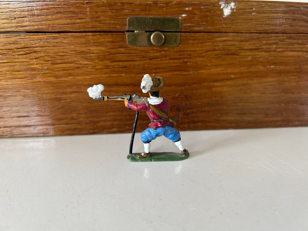 Tinnen figuur van musketier - Handgeschilderd, Antiek en Kunst, Ophalen of Verzenden