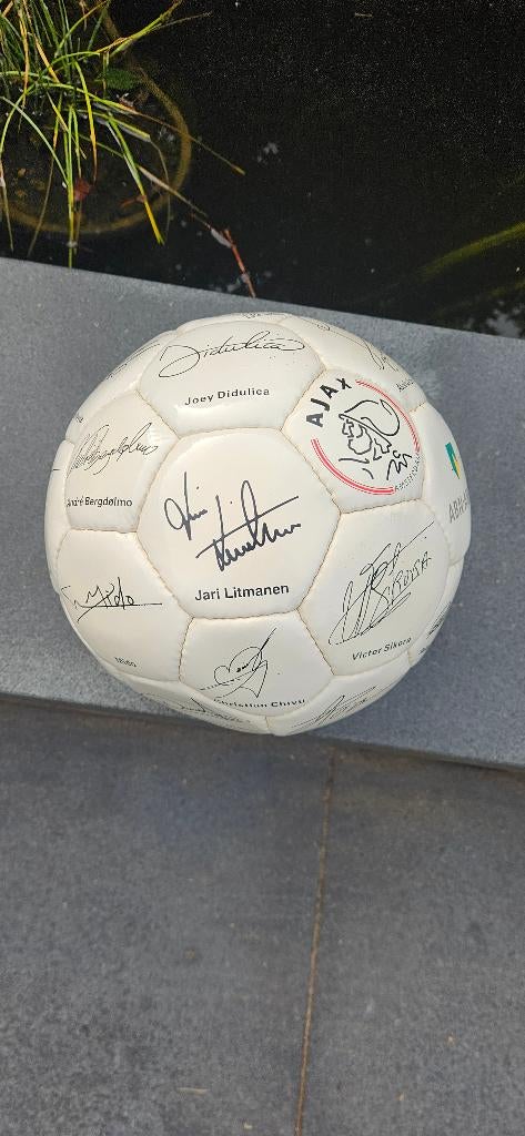 Voetbal met handtekeningen AJAX, Sport en Fitness, Voetbal, Maat M, Ophalen of Verzenden, Nieuw, Bal