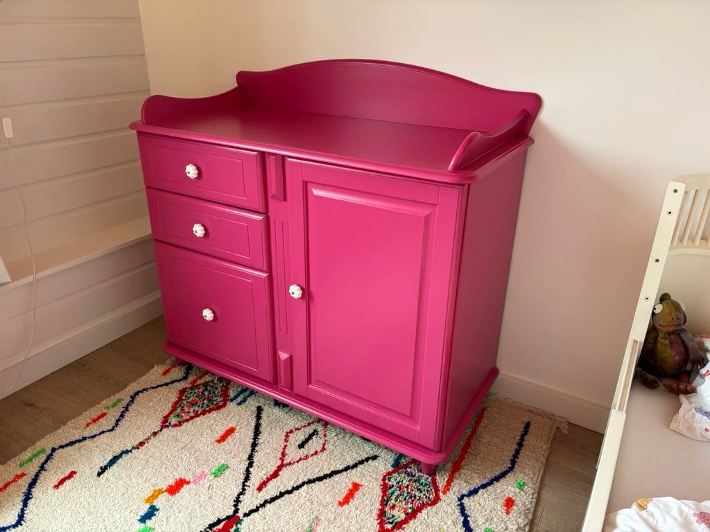 Vintege commode babykamer roze retro, Kinderen en Baby's, Kinderkamer | Commodes en Kasten, Ophalen, 50 tot 70 cm, Opstaande rand