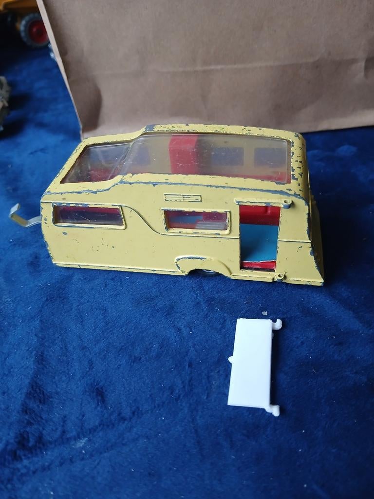 Four-Berth caravan geel. Dinky toys met nieuwe deur, Ophalen of Verzenden