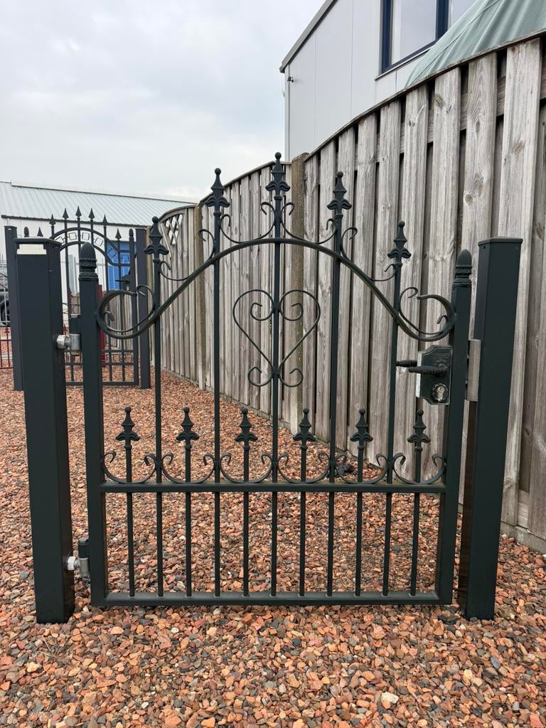 Enkele sier looppoort groen 110x100/120 cm met palen, Tuin en Terras, Tuinpoorten, Ophalen, Gebruikt, 100 tot 150 cm, Info@momanhekwerk.nl