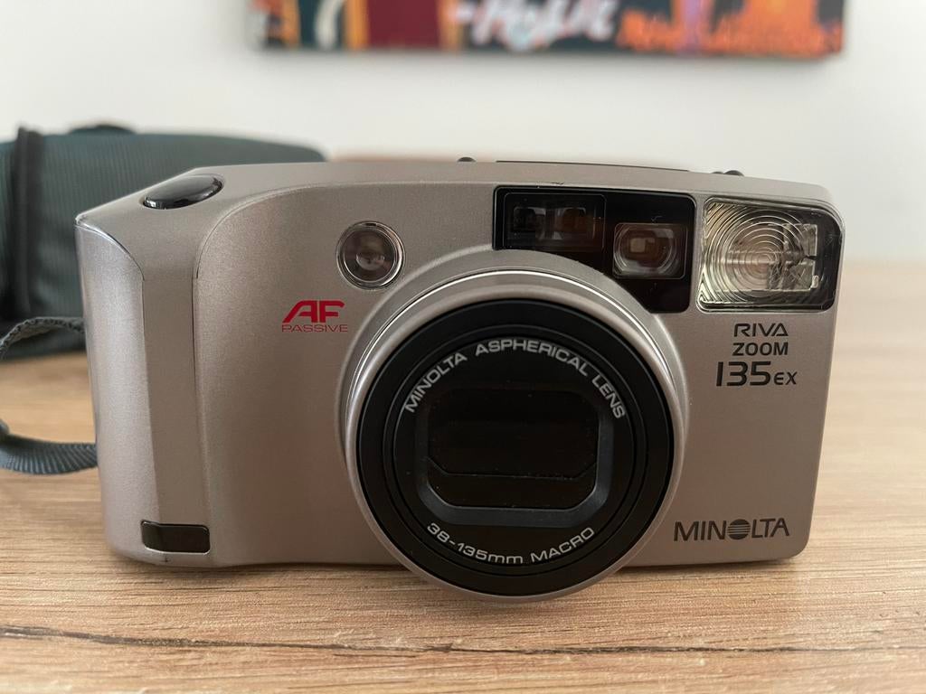 Minolta 135EX riva zoom 135mm fotocamera rolletje, Audio, Tv en Foto, Fotocamera's Analoog, Ophalen of Verzenden, Gebruikt, Compact