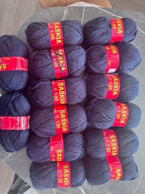 14 bollen Wibra Saskia Marineblauw - Zelfde verfbad, Hobby en Vrije tijd, Breien en Haken, Ophalen of Verzenden, Nieuw, Breien of Haken