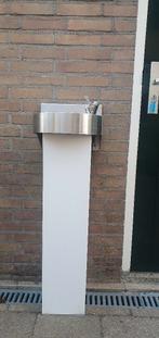 Te koop buitenkraan met wasbakje op zuil, Ophalen, Zo goed als nieuw