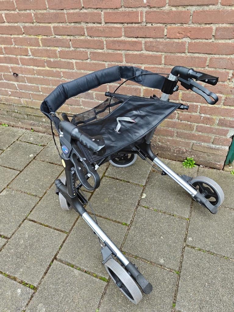 Moderne rollator met zitvlak., Diversen, Rollators, Ophalen