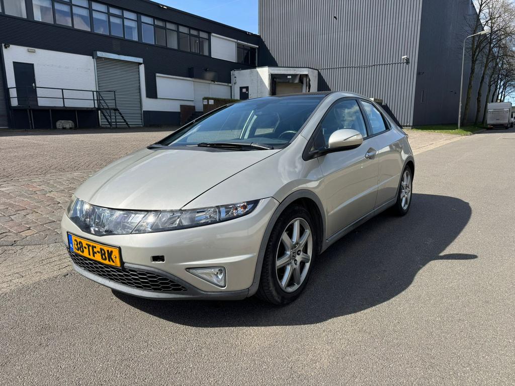Honda Civic 1.8I Executive Pano DAK/Stoelverwarming/Trekhaak, Auto's, Voorwielaandrijving, 4 cilinders, Beige, Origineel Nederlands