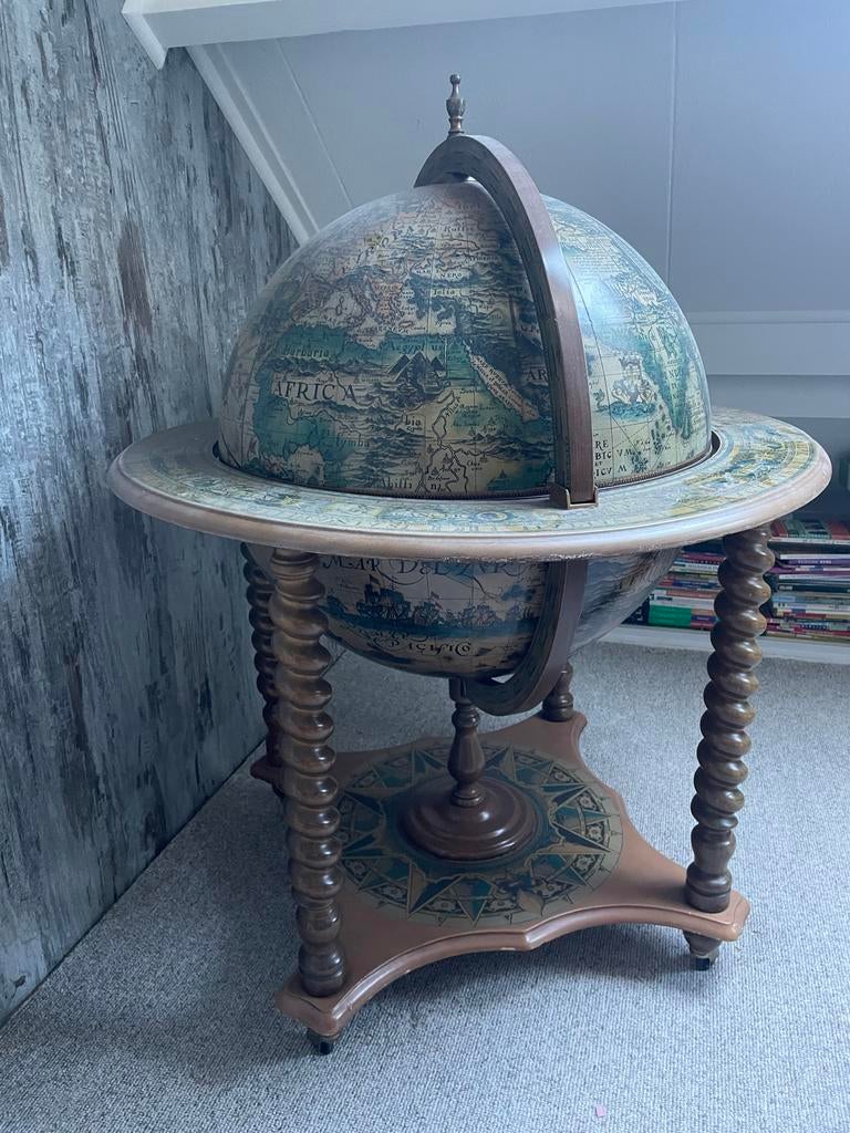 Antieke wereldbol met drankenkast - Uniek design, Ophalen, Gebruikt
