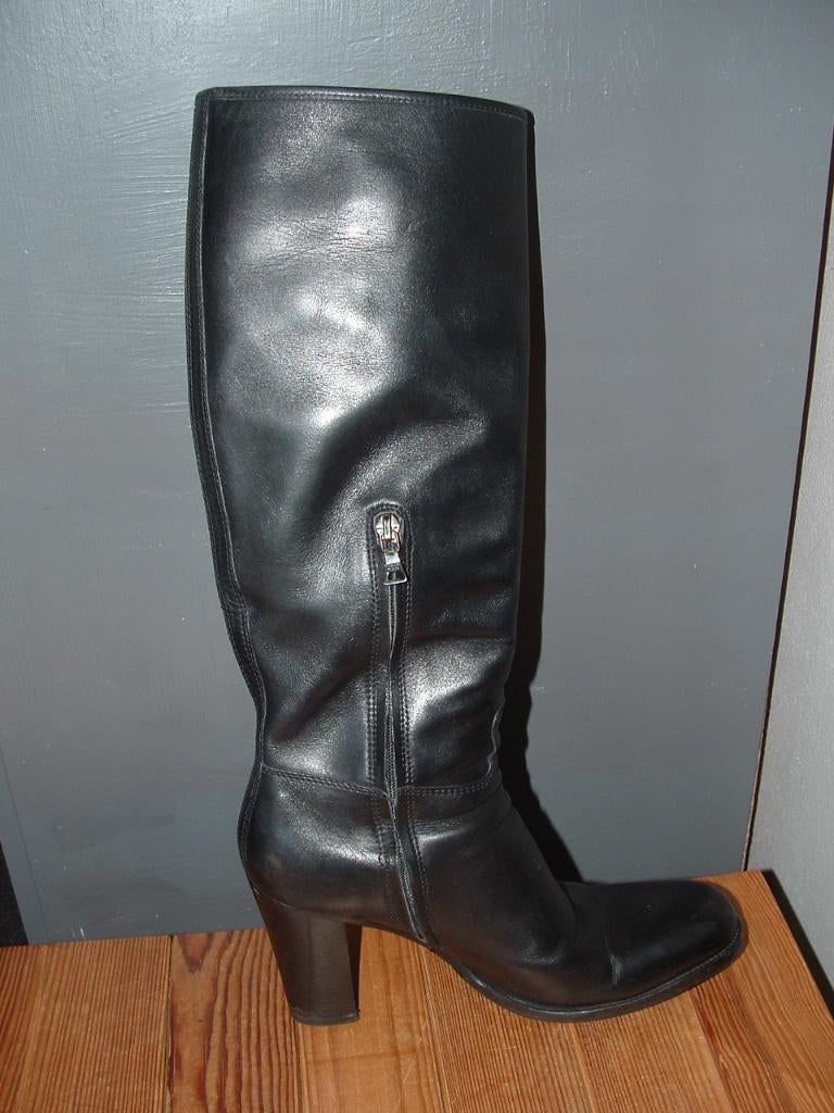 Prada zwarte leren laarzen maat 36½ made in Italy, Kleding | Dames, Schoenen, Hoge laarzen, Prada, Zwart, Ophalen of Verzenden