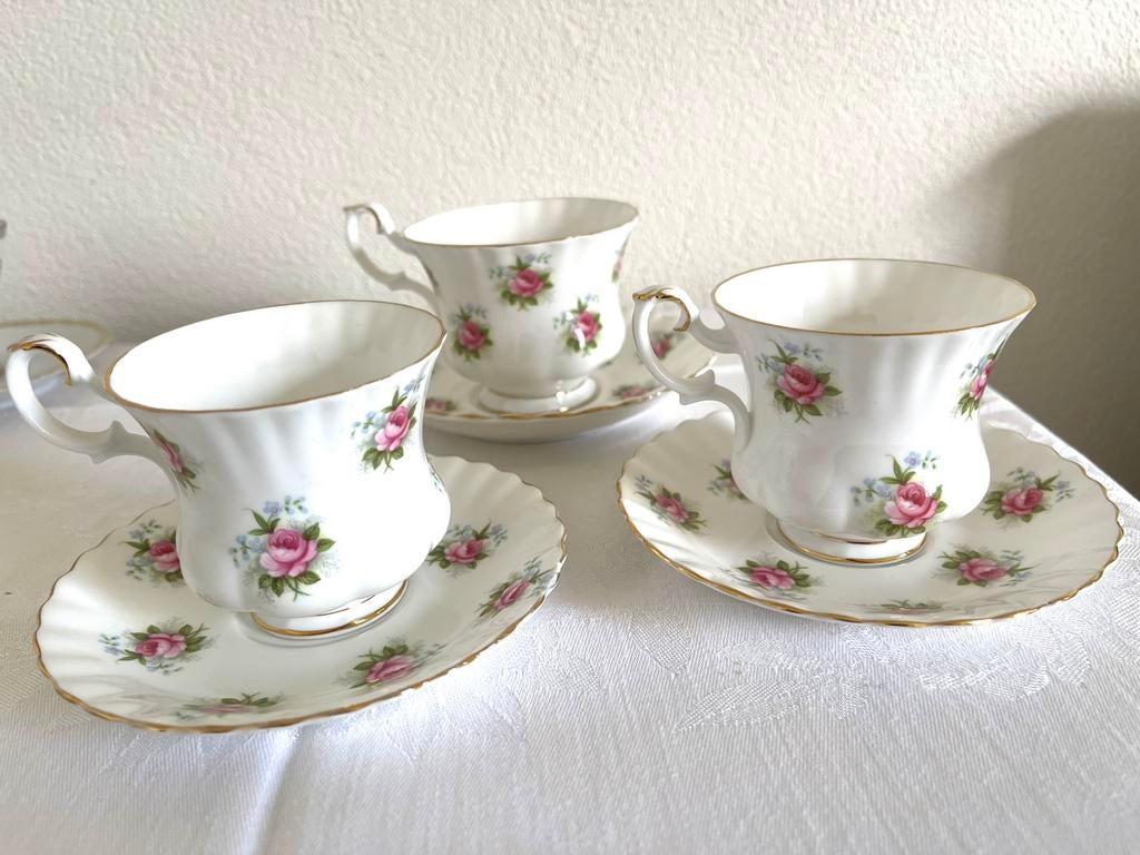 3 Royal Albert koffiekop en schotel, Ophalen, Zo goed als nieuw, Overige stijlen, Kop(pen) en/of Schotel(s)