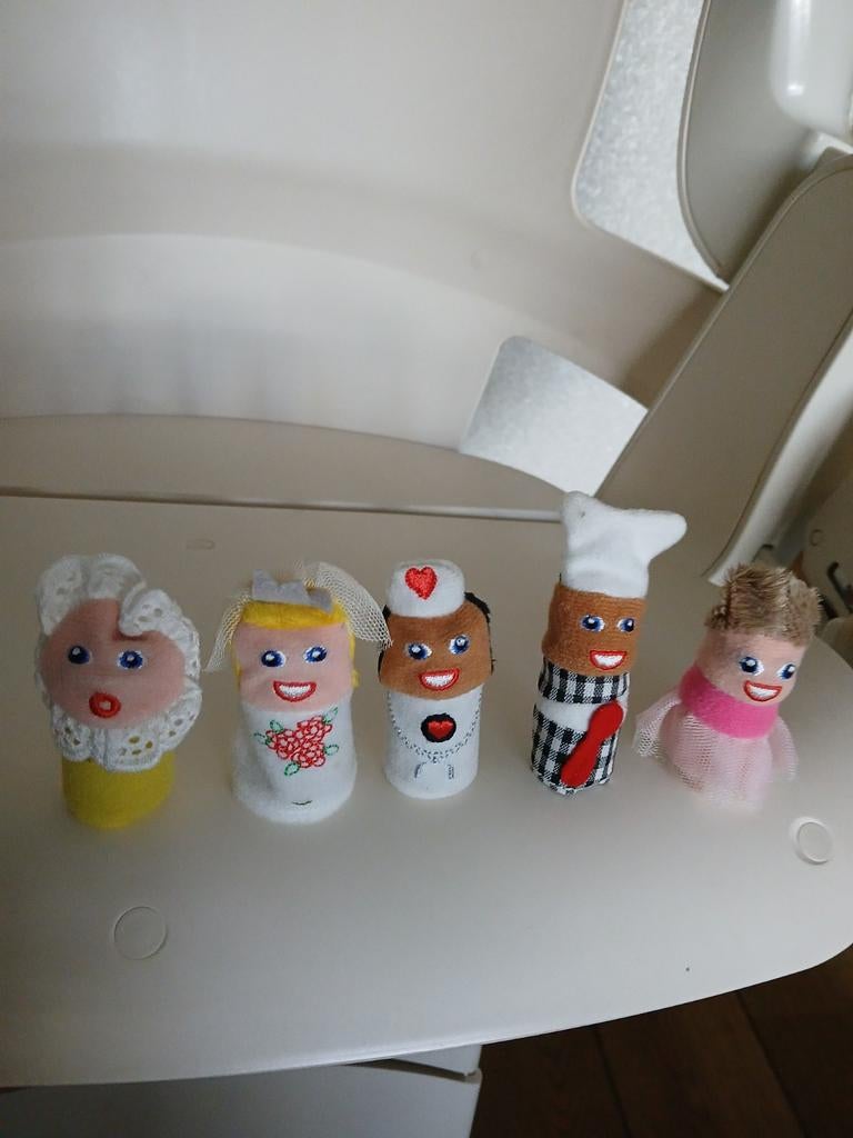 Vingerpoppetjes 5 stuks, Ophalen of Verzenden, Zo goed als nieuw
