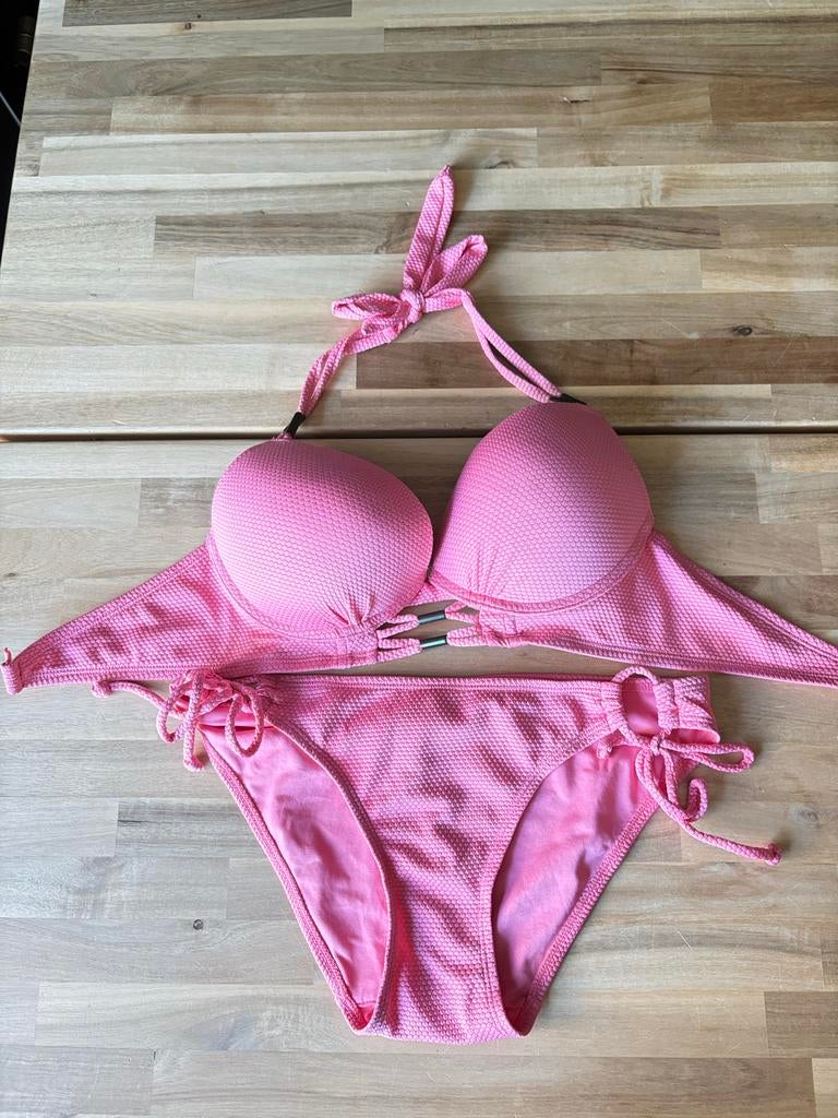 Hunkemöller Bikini Roze - Top C70 & Broekje S, Ophalen of Verzenden, Zo goed als nieuw, Roze
