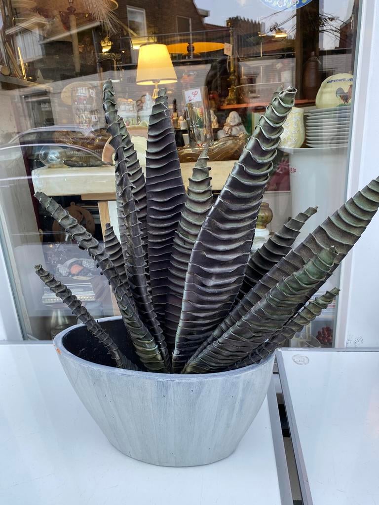 Grote pot met kunstplant., Huis en Inrichting, Kamerplanten, Ophalen of Verzenden, Halfschaduw, Minder dan 100 cm