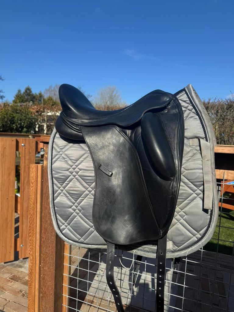 Custom Saddlery Wolfgang Solo dressuurzadel 17inch– topstaat, Ophalen of Verzenden, Gebruikt, Dressuur