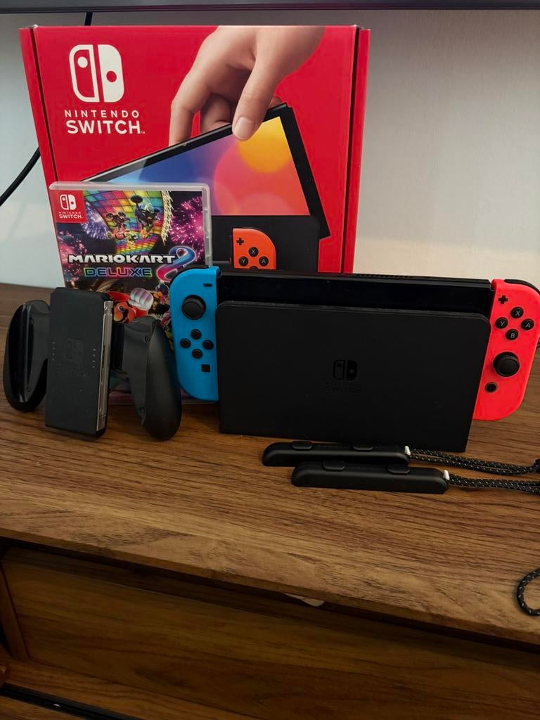 Nintendo Switch OLED compleet + Mario Kart 8 Deluxe, Ophalen, Zo goed als nieuw, Met 2 controllers, Switch OLED