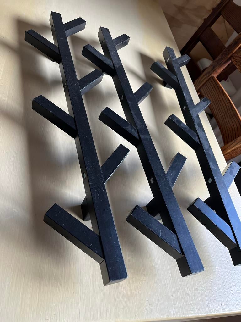 IKEA TJUSIG Kapstok - Zwart, 3 stuks, Wandkapstok, Gebruikt, Ophalen of Verzenden, Minder dan 100 cm