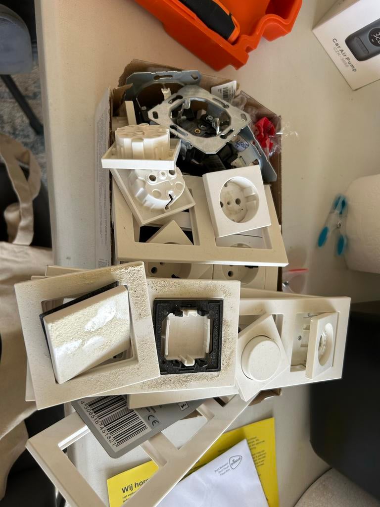 Diverse Jung Schakelmateriaal - Stopcontacten, Schakelaars, Ophalen, Gebruikt, Schakelaar