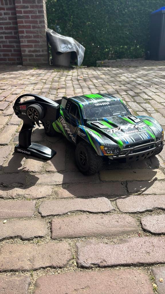 Traxxas Slash 4x4 off/on road, Hobby en Vrije tijd, Modelbouw | Radiografisch | Auto's, Auto offroad, Zo goed als nieuw, Schaal 1:10