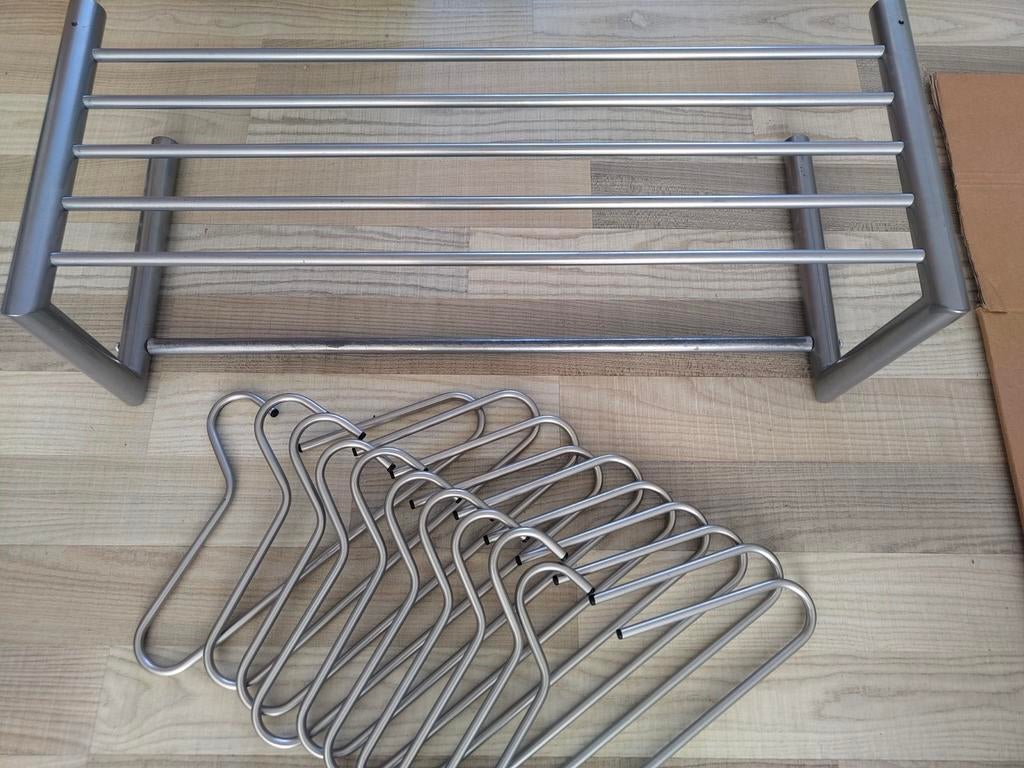 RVS kapstok met bijbehorende hangers - mist bevestiging!!, Huis en Inrichting, Woonaccessoires | Kapstokken, Zo goed als nieuw