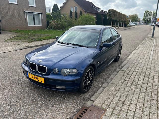 BMW 3-serie 316TI Lees tekst AUB!, Auto's, BMW, Zwart, 4 cilinders, Blauw, 14 km/l