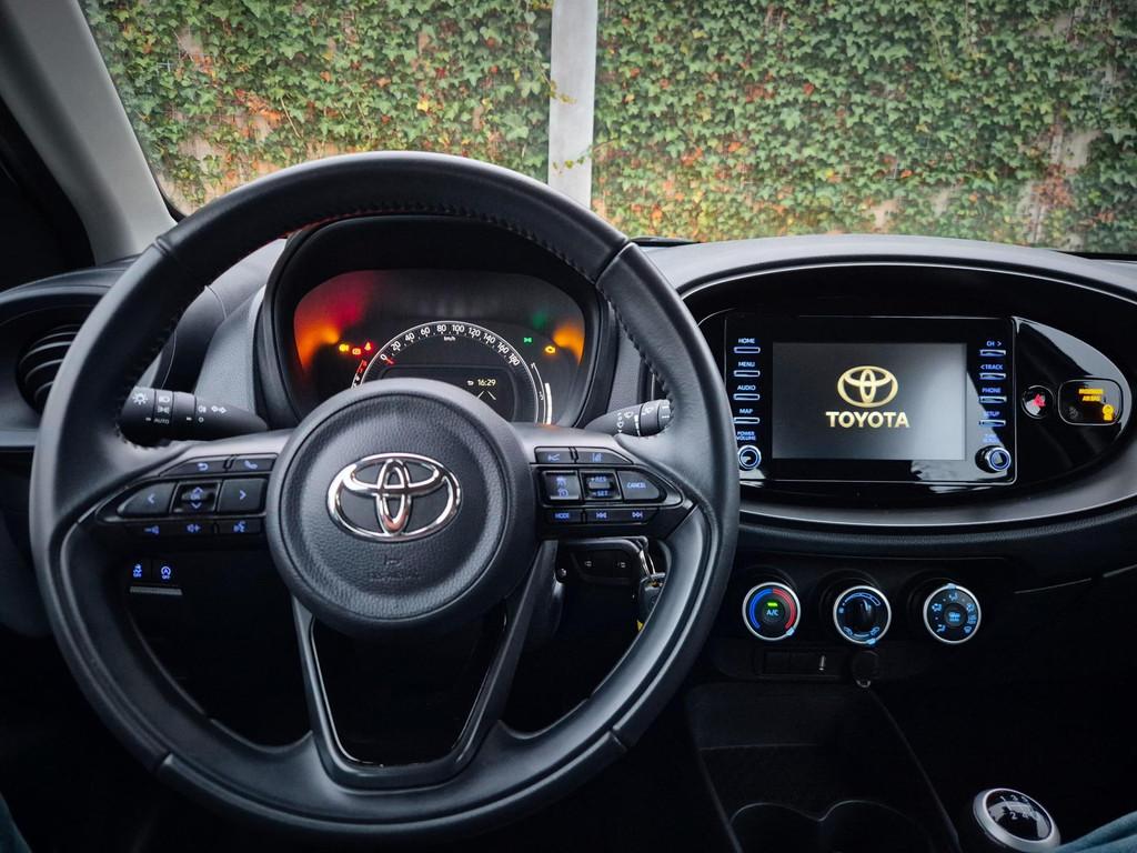 Toyota Aygo X 1.0 VVT-i MT Play Parkeercamera |Carplay, Auto's, Stof, Gebruikt, 920 kg, 4 stoelen