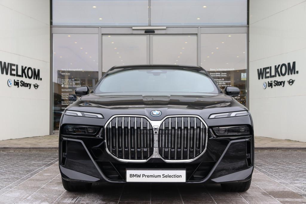 BMW 7 Serie 750e xDrive M Sport Automaat / Stoelventilatie /, Auto's, Gebruikt, Zwart, 489 pk, Vierwielaandrijving