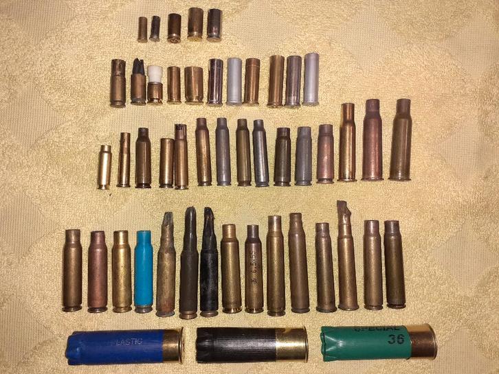 Collectie 49 verschillende hulzen set 2 ONKLAAR) ., Verzamelen, Militaria | Algemeen, Landmacht, Hulzen of Bodemvondsten, Nederland