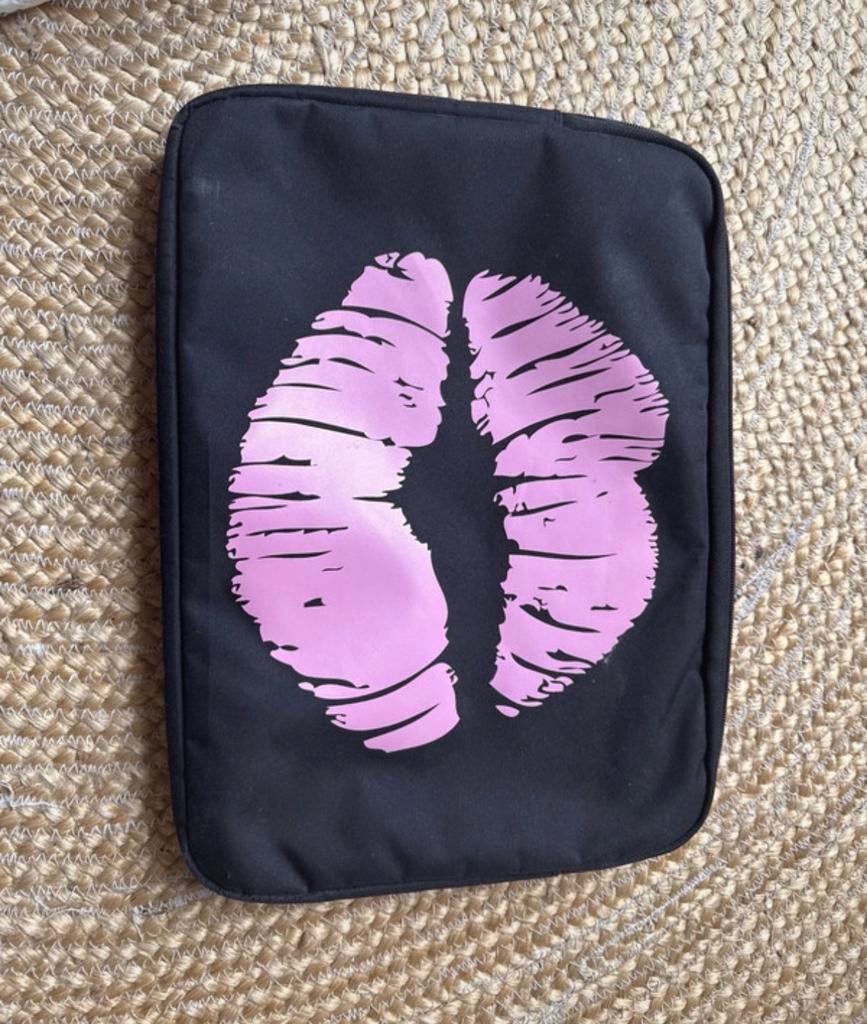 Leuke laptop hoes met lippenprint, Ophalen of Verzenden, 13 inch, Gebruikt