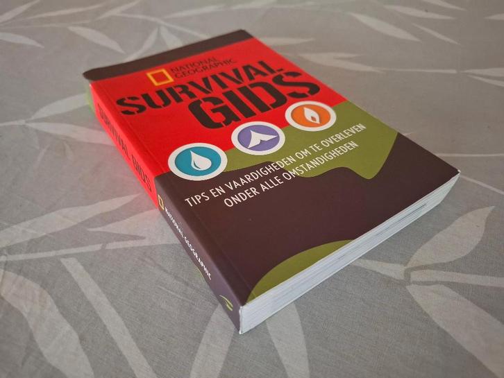 National Geographic SURVIVALGIDS, Boeken, Sportboeken, Zo goed als nieuw, Overige sporten, Ophalen of Verzenden