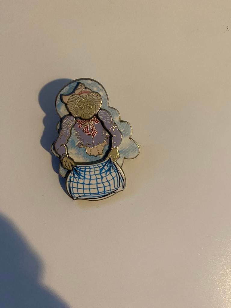 Efteling vrouw holle pin, Ophalen, Zo goed als nieuw, Button of Speldje