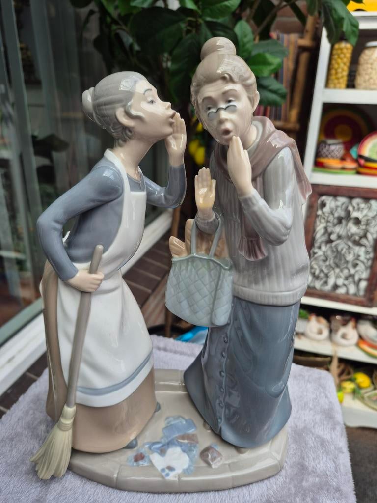 Lladró "Gossips" (Murmuración) #1447, Verzamelen, Beelden en Beeldjes, Ophalen of Verzenden