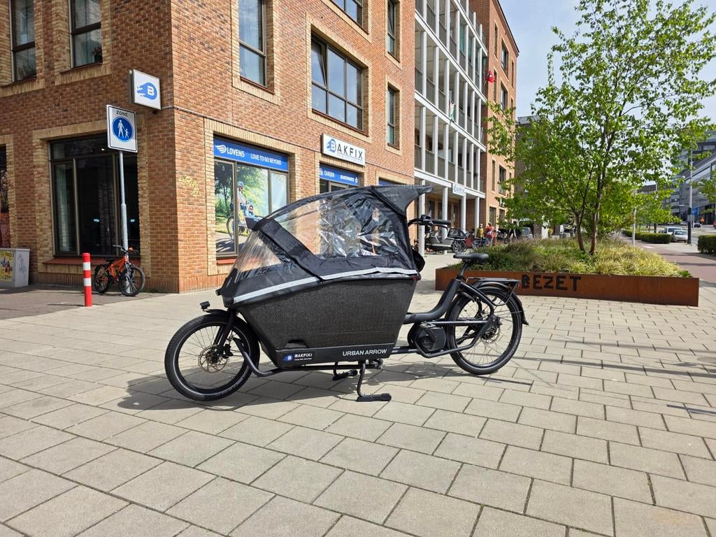 Urban Arrow Bakfiets met regentent 500Wh accu uit 2022, Fietsen en Brommers, Fietsen | Bakfietsen, 4 kinderen of meer, Huif, Urban arrow