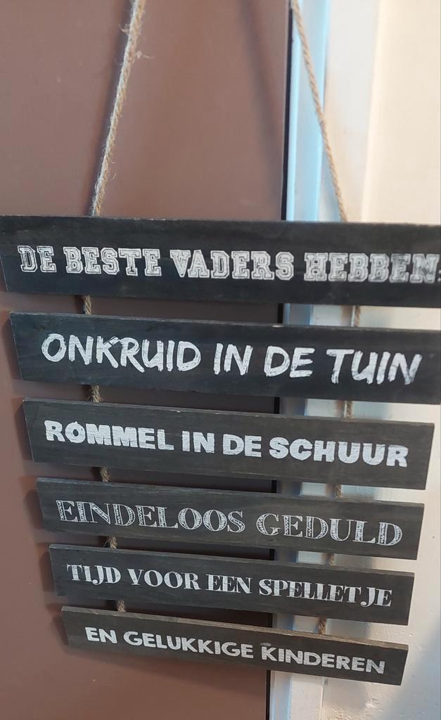 Houten wanddecoratie 'De beste vaders hebben...', Huis en Inrichting, Woonaccessoires | Wanddecoraties, Zo goed als nieuw, Ophalen of Verzenden