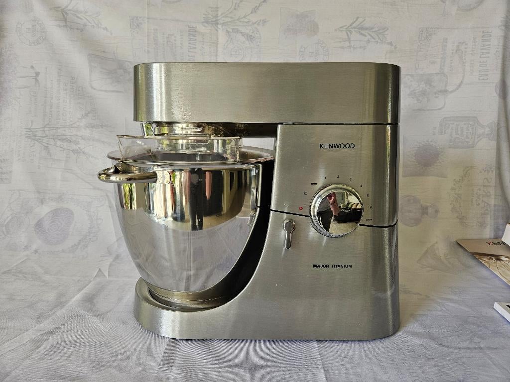 Kenwood keukenmachine Major Titanium KMM020,veel accessoires, 4 liter of meer, Ophalen, Zo goed als nieuw, 3 snelheden of meer