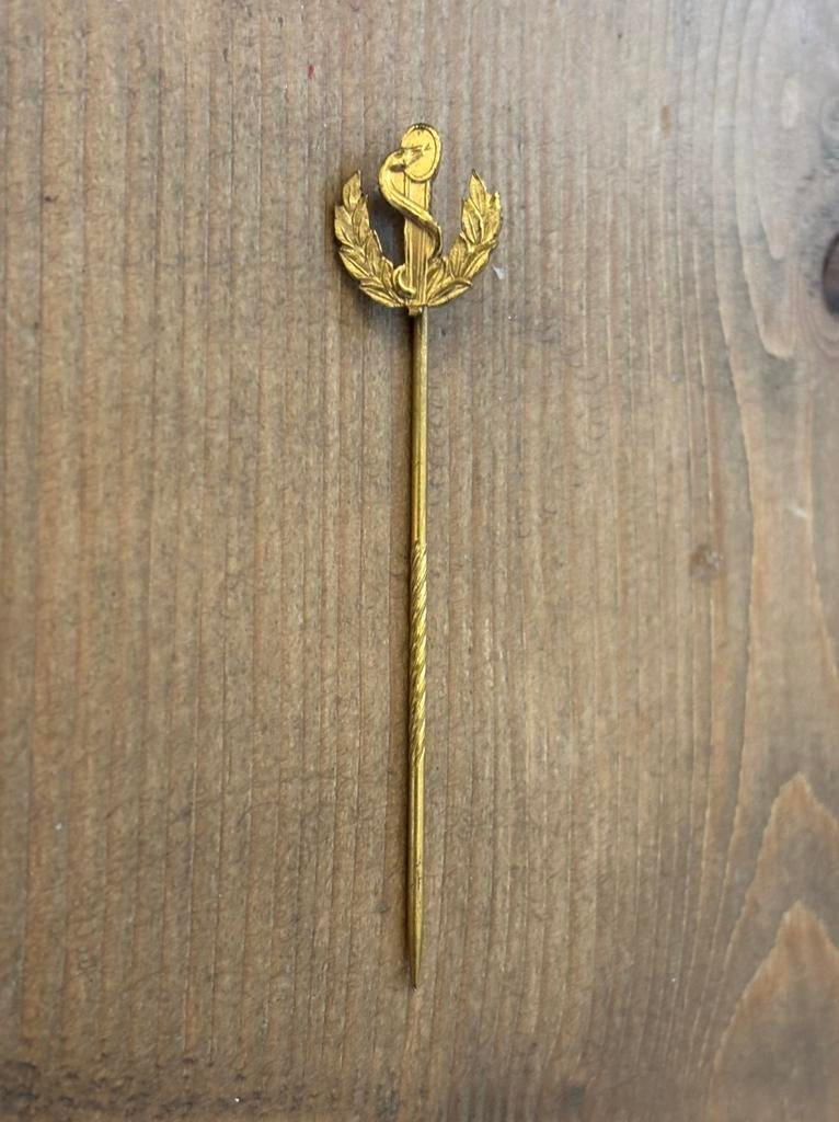 Speldje Geneeskundige Dienst Mobilisatie 1939 serie Begeer, Ophalen of Verzenden, Landmacht, Nederland, Embleem of Badge