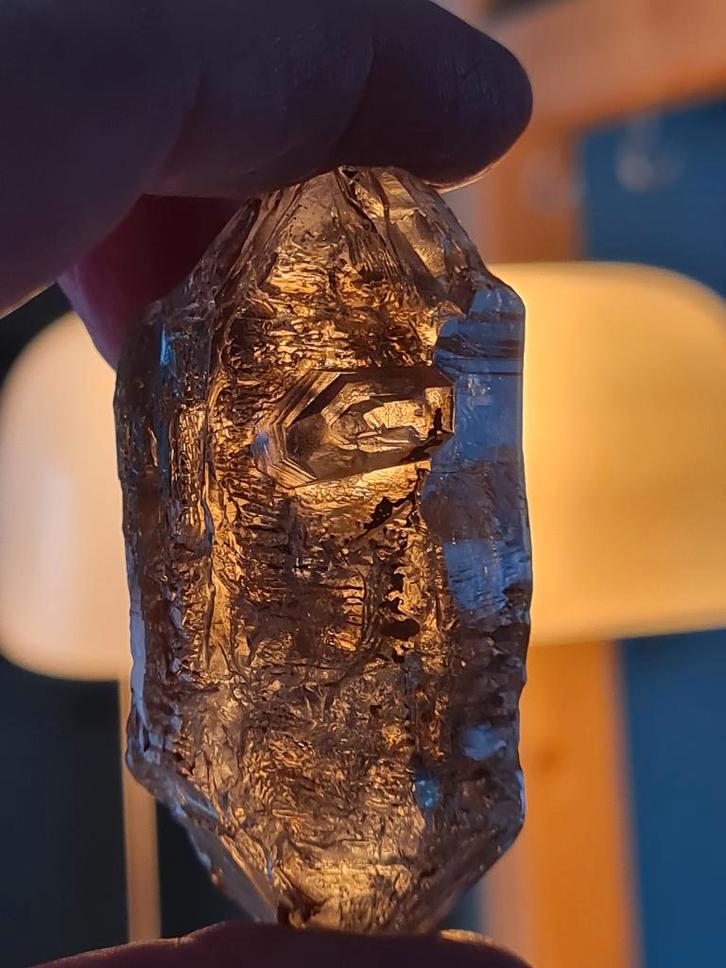 Brandberg Vensterkwarts rookkwarts met Enhydro's! 6 cm, Verzamelen, Mineralen en Fossielen, Mineraal, Verzenden