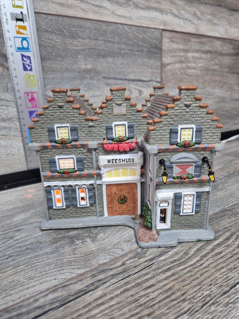 Luville weeshuis zonder licht kerstdorp kersthuisjes, Diversen, Ophalen of Verzenden, Zo goed als nieuw