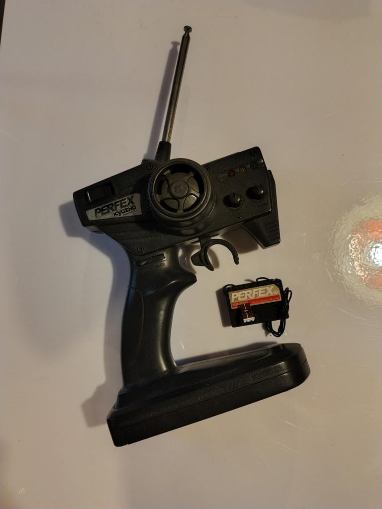 Kyosho Perfex stuurwiel zender en ontvanger 27MHz, Ophalen of Verzenden