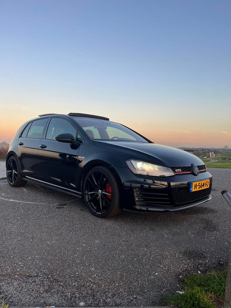 GTI Performance/Nieuwe APK/PANO/LEDER/DYNAUDIO/FULL OPTION, Zwart, 4 cilinders, 1984 cc, Bluetooth
