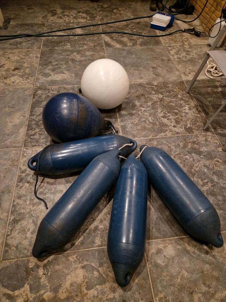 4 stootwillen en 2 bolfenders, Watersport en Boten, Hengelsport | Zeevissen, Overige typen, Ophalen of Verzenden