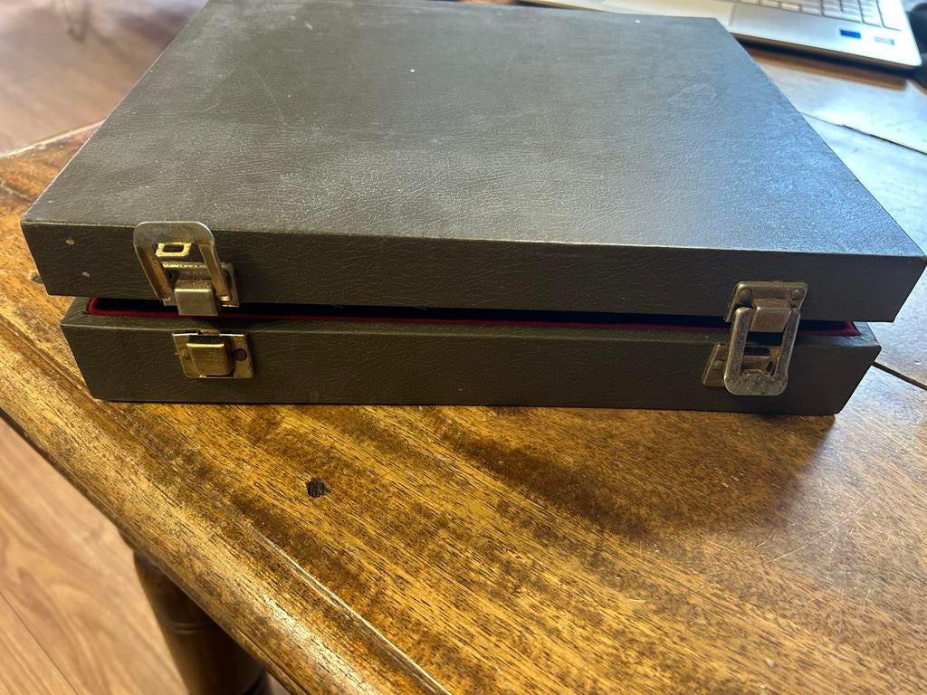 Vintage houten schaakstukken in doos, Ophalen of Verzenden, Gebruikt, Schaken