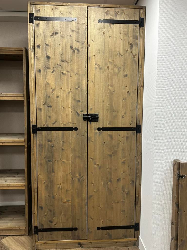 Kleding kast winkelinrichting 240 x 140 x 60, Huis en Inrichting, Kasten | Kledingkasten, Ophalen, Zo goed als nieuw, 50 tot 75 cm